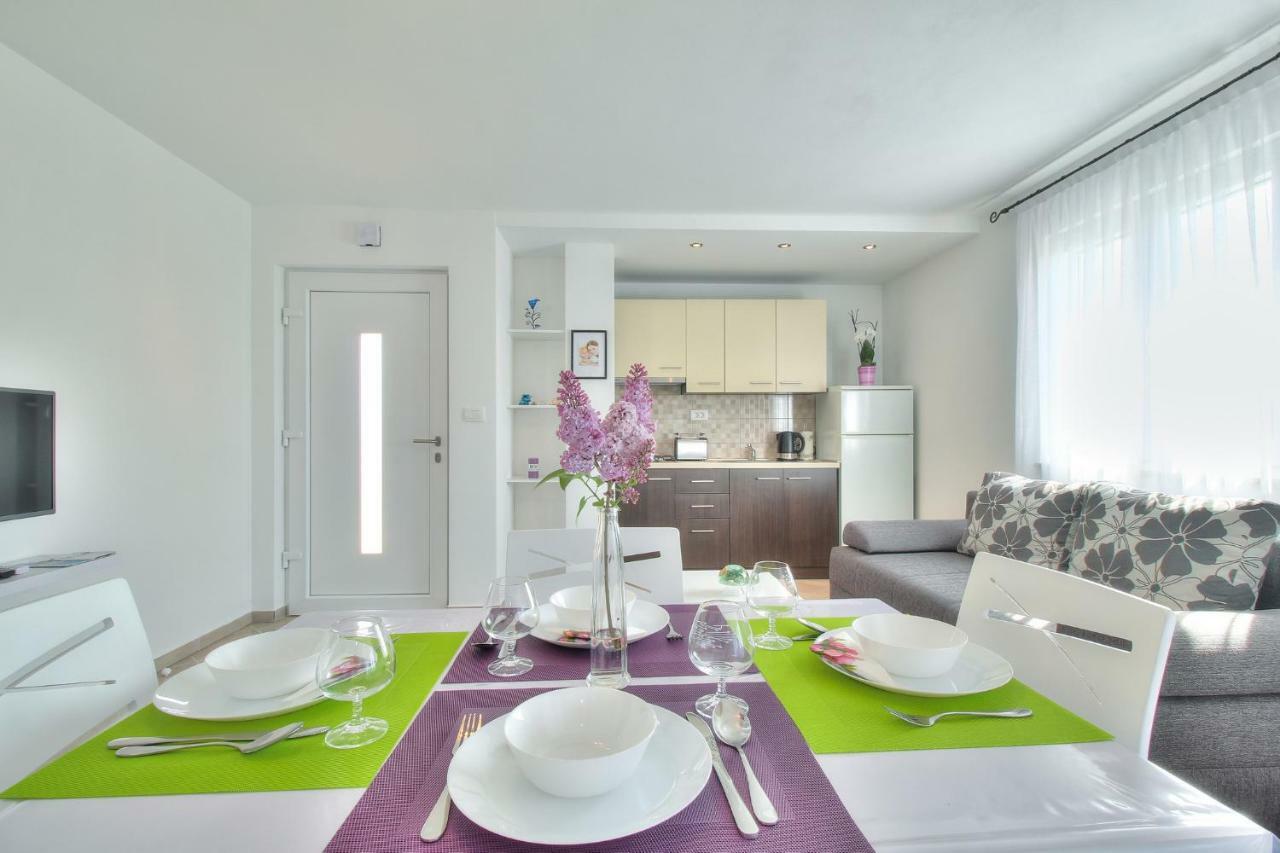 Apartments Antunovic Umag Exteriör bild