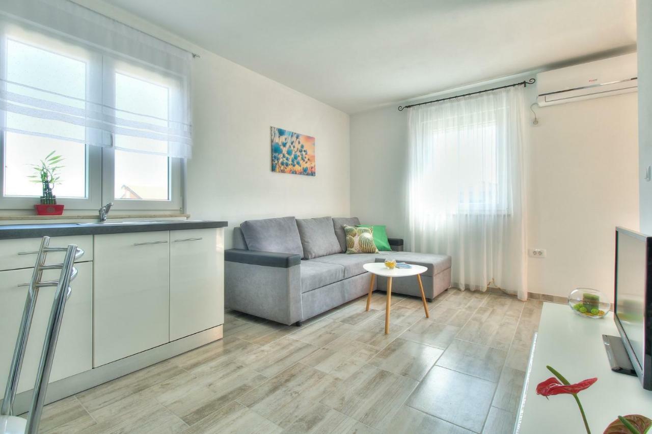 Apartments Antunovic Umag Exteriör bild