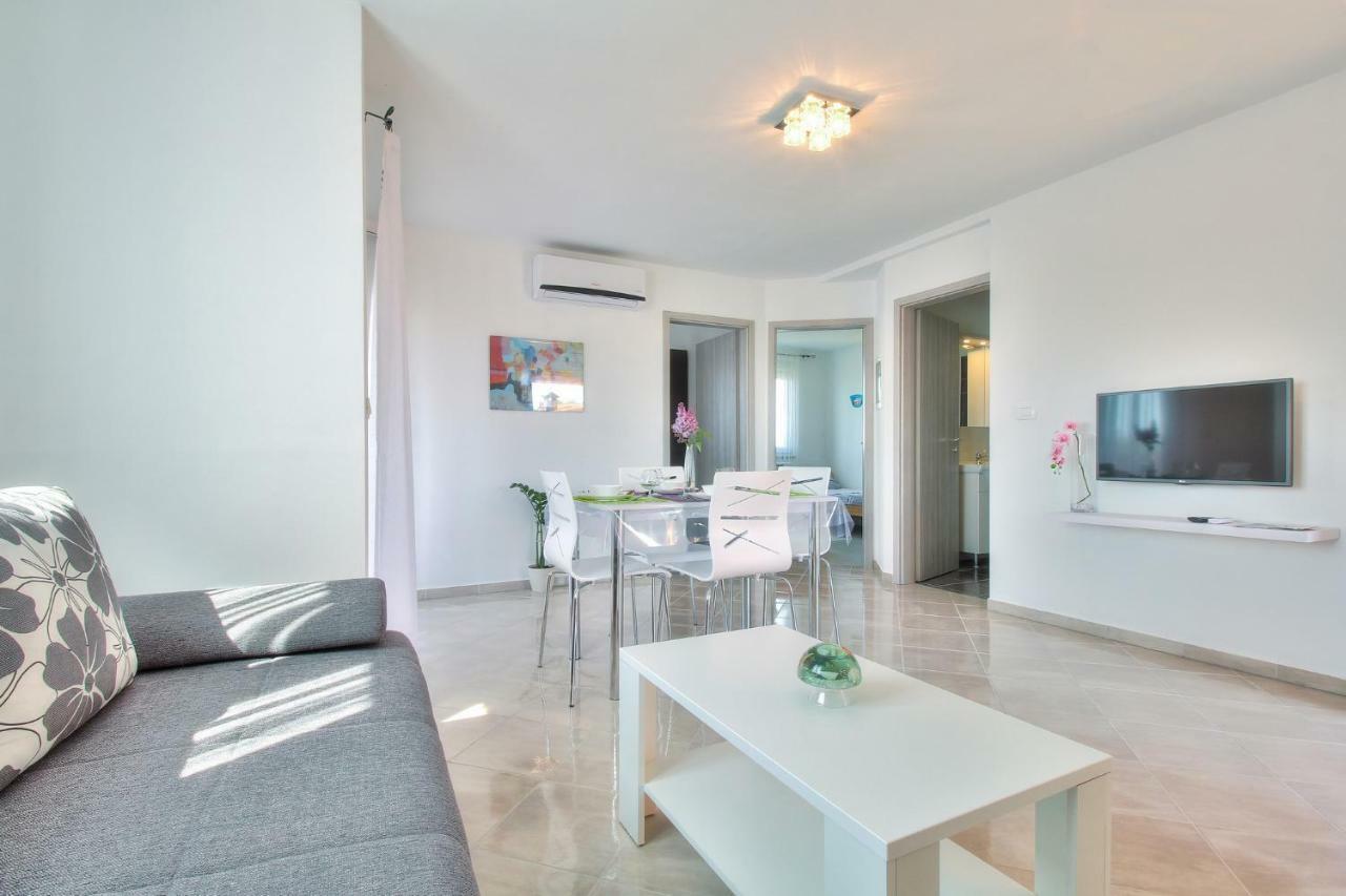 Apartments Antunovic Umag Exteriör bild